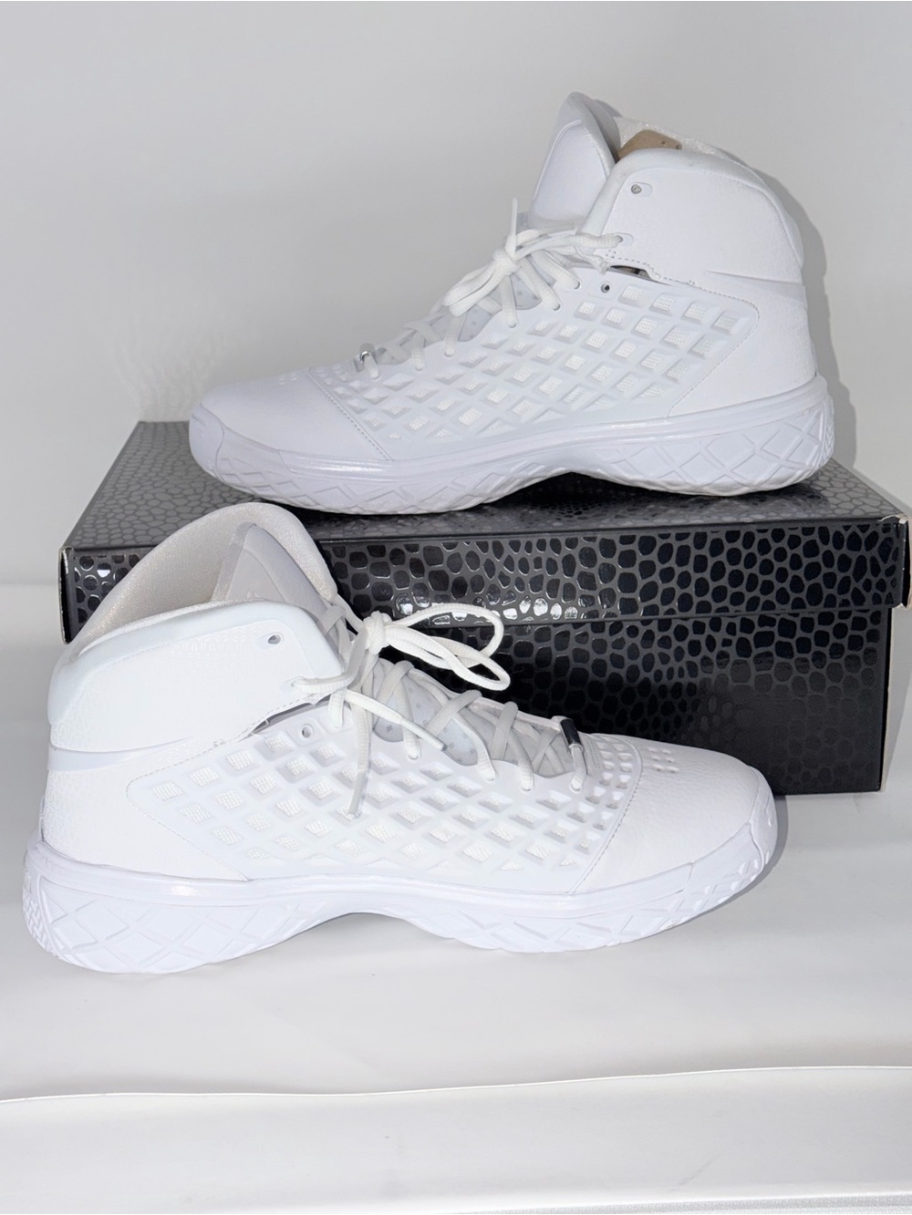 Nike Kobe lll protro halo size 12 white on white